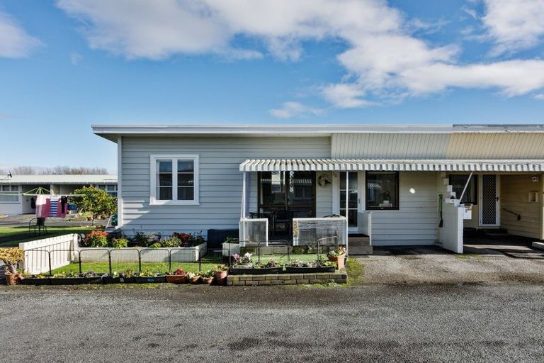 Photo of property in Orange Grove Flats, 2/549 Childers Road, Te Hapara, Gisborne, 4010