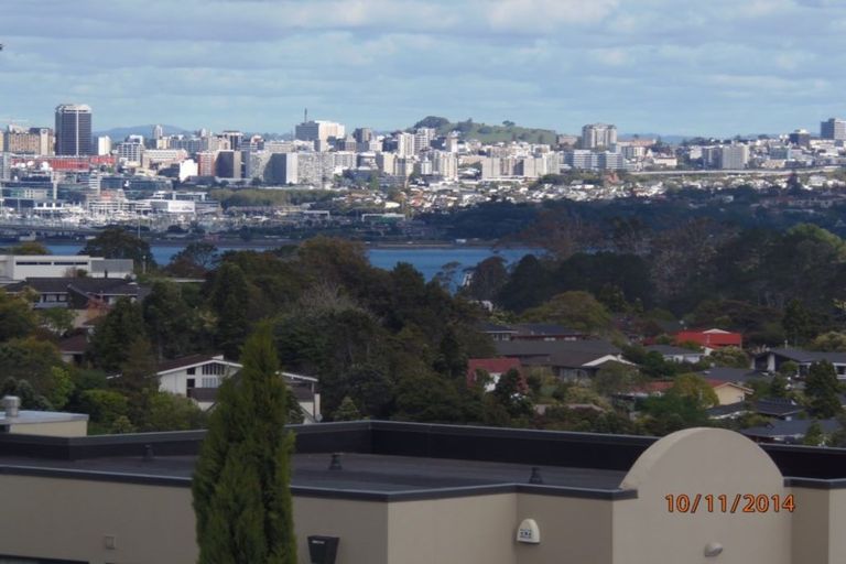 Photo of property in 2/2-22a Balmain Road, Chatswood, Auckland, 0626