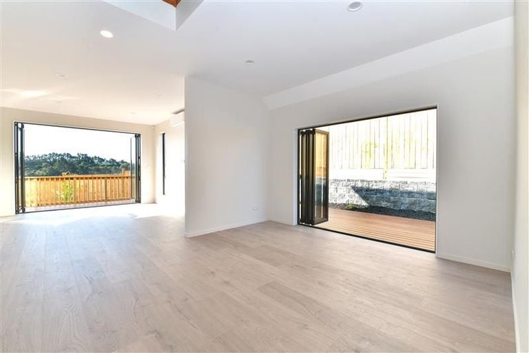 Photo of property in 243 West Hoe Heights, Orewa, 0931