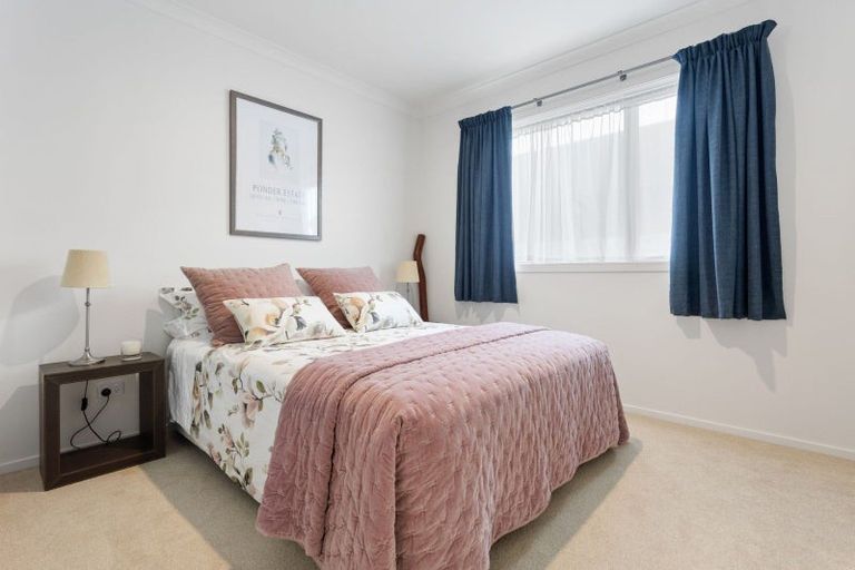 Photo of property in 22 Ruge Court, Cambridge, 3434