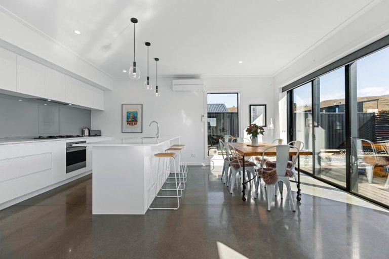 Photo of property in 38 Stratford Drive, Mount Pisa, Cromwell, 9383