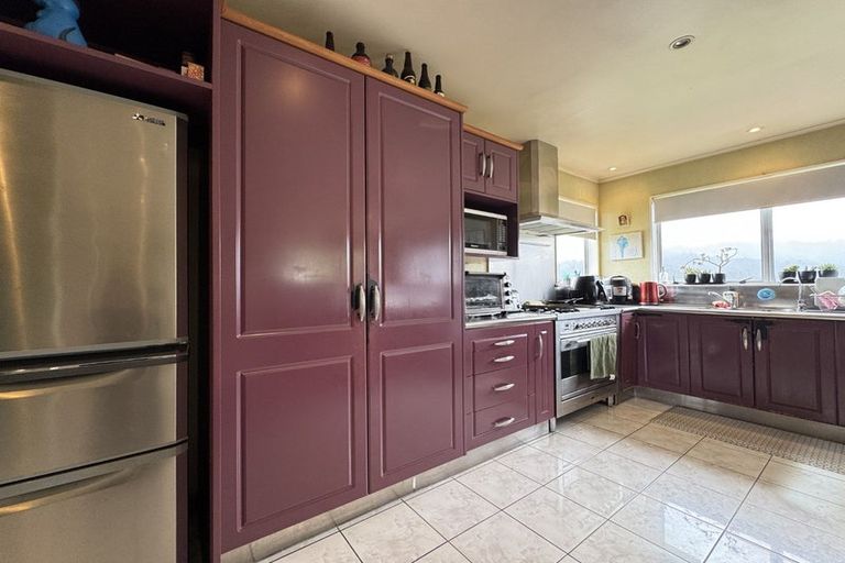 Photo of property in 129 Holborn Drive, Stokes Valley, Lower Hutt, 5019