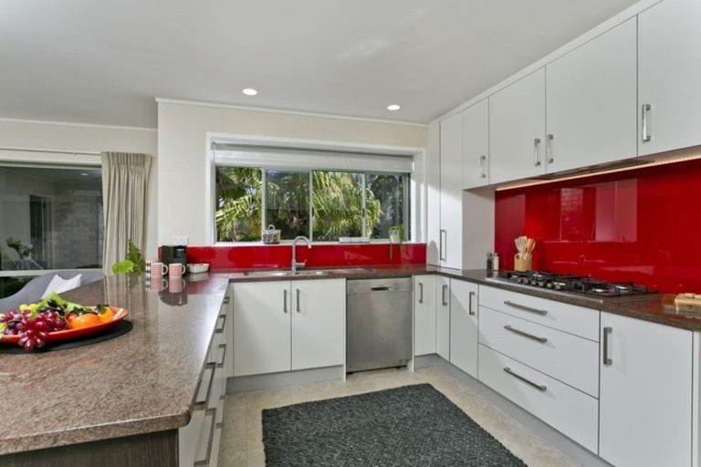 Photo of property in 24 St Lucia Place, Unsworth Heights, Auckland, 0632