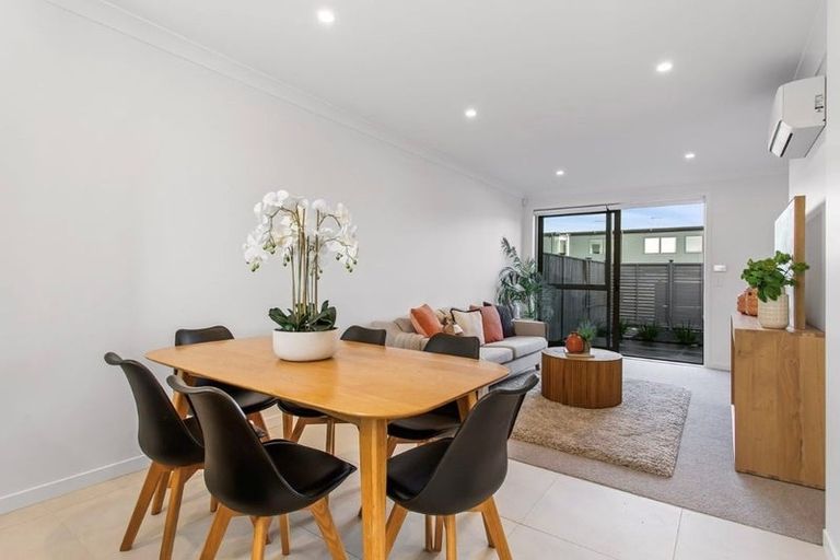 Photo of property in 5 Park Green Avenue, Rosehill, Papakura, 2113