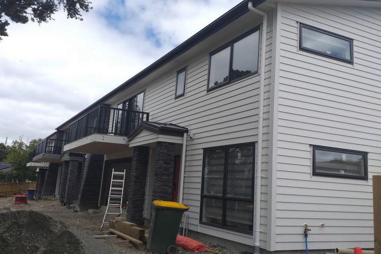 Photo of property in 2 Emerald Avenue, Rosehill, Papakura, 2113