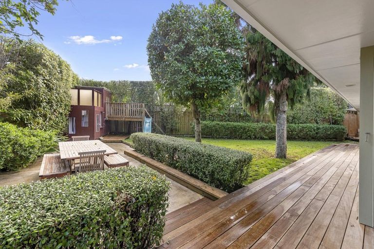 Photo of property in 14 Mayburn Road, Te Atatu Peninsula, Auckland, 0610