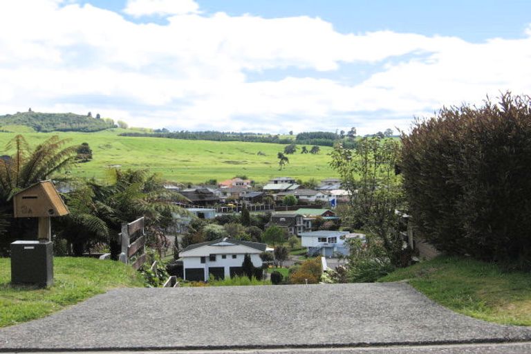 Photo of property in 1/3 Sylvia Place, Acacia Bay, Taupo, 3330