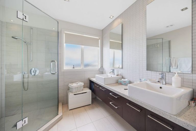 Photo of property in 22 Bluefin Way, West Harbour, Auckland, 0618