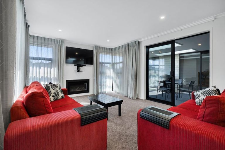 Photo of property in 8 Clinton Street, Fitzroy, New Plymouth, 4312