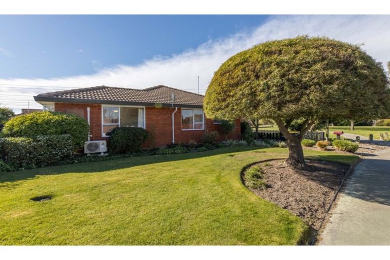 Photo of property in 1/25 Peebles Drive, Hei Hei, Christchurch, 8042