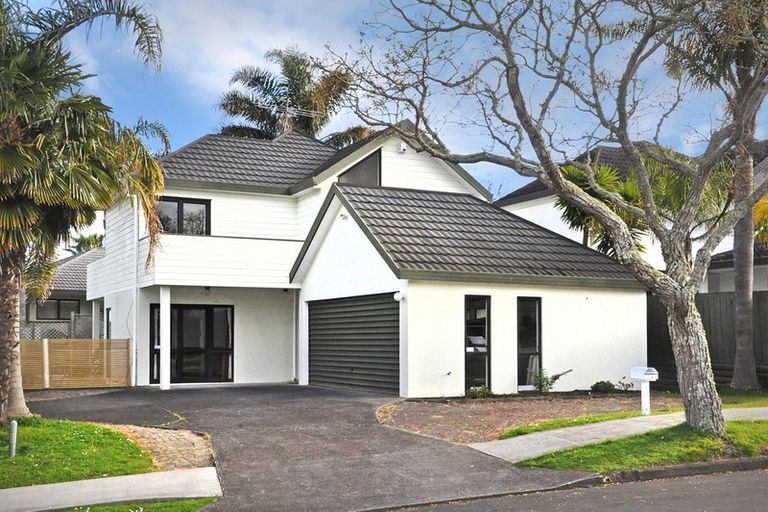 Photo of property in 1/16 Glucina Avenue, West Harbour, Auckland, 0618