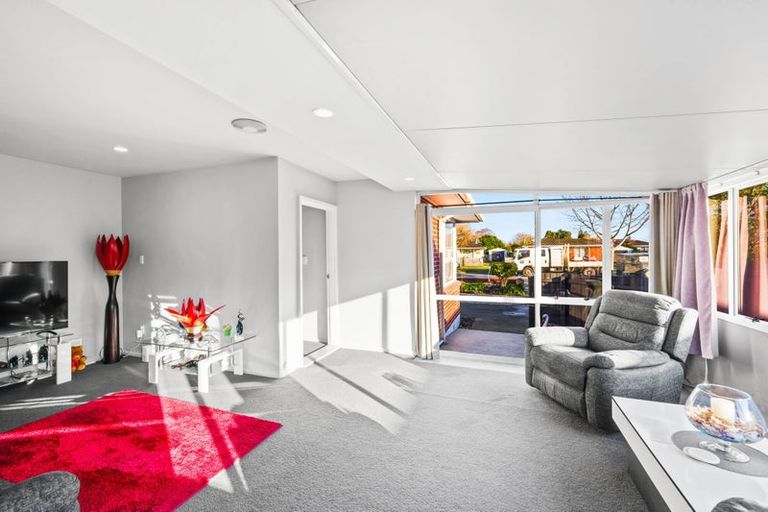 Photo of property in 1/310 Main North Road, Redwood, Christchurch, 8051