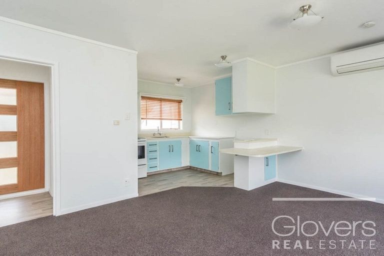 Photo of property in 1/106 West Coast Road, Glen Eden, Auckland, 0602