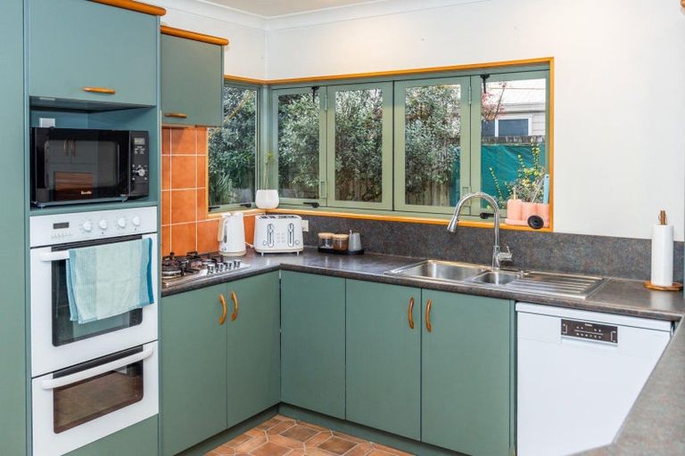 Photo of property in 12 Hastings Place, Hamilton Lake, Hamilton, 3204