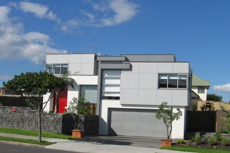 Photo of property in 27 Waimanu Bay Drive, Te Atatu Peninsula, Auckland, 0610