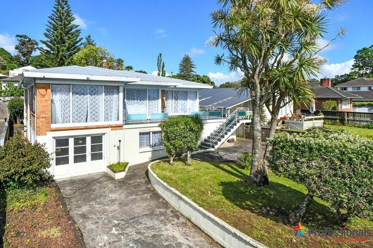 Photo of property in 90 Coronation Road, Mangere Bridge, Auckland, 2022