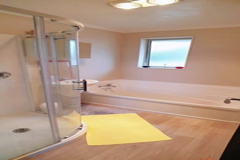 Photo of property in 148a Aviemore Drive, Highland Park, Auckland, 2010