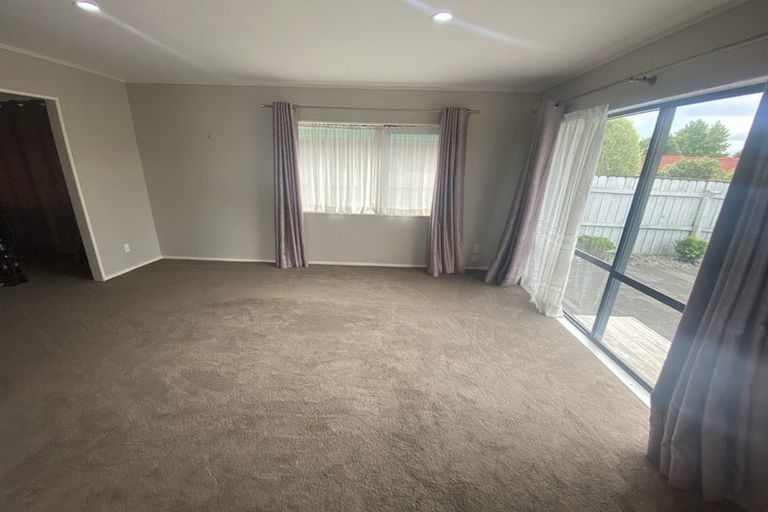 Photo of property in 2/20 Ben Nevis Place, Northpark, Auckland, 2013