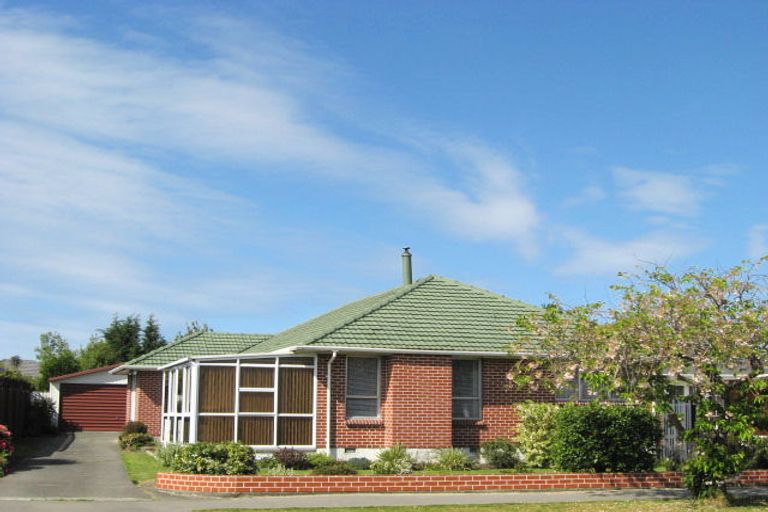 Photo of property in 6 Ambleside Drive, Burnside, Christchurch, 8053