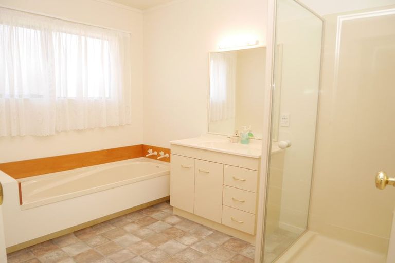 Photo of property in 125 Queens Road, Waikanae Beach, Waikanae, 5036