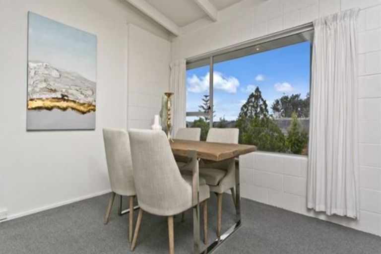 Photo of property in 2/6 Anne Road, Hillcrest, Auckland, 0627