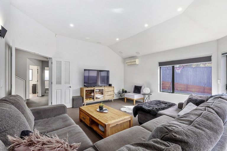 Photo of property in 2 Endeavour Drive, Whitby, Porirua, 5024