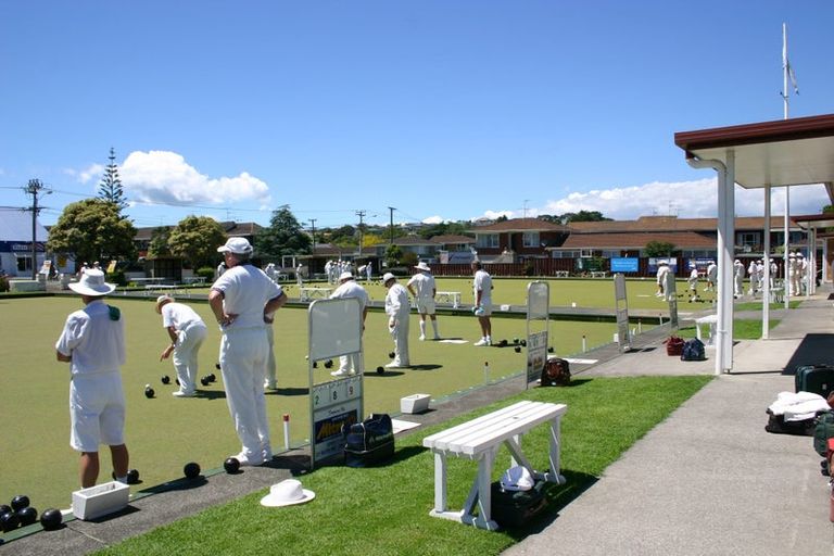 Photo of property in 2c/7-11 Bute Road, Browns Bay, Auckland, 0630