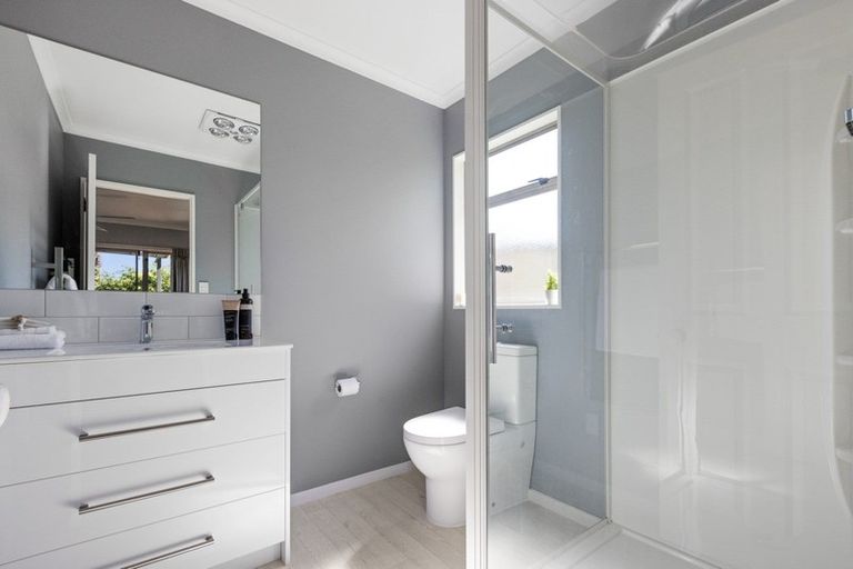 Photo of property in 6 Rosehill Way, Taradale, Napier, 4112