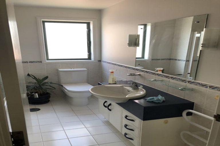 Photo of property in 132 Harbour Village Drive, Gulf Harbour, Whangaparaoa, 0930