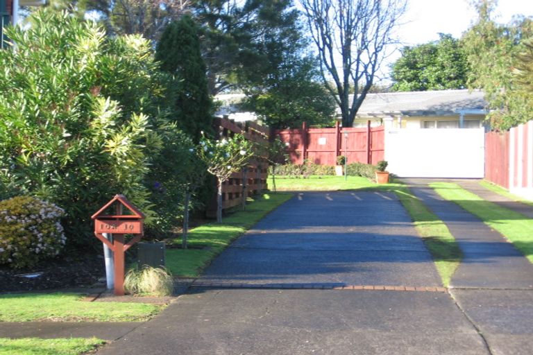 Photo of property in 10 Fielding Crescent, Farm Cove, Auckland, 2012