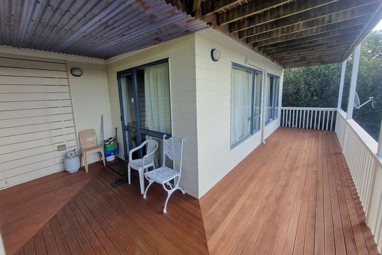 Photo of property in 18 Tawhana Crescent, Red Beach, 0932