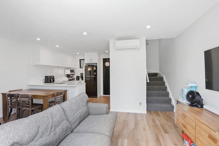 Photo of property in 5 Tokai Place, Glen Eden, Auckland, 0602