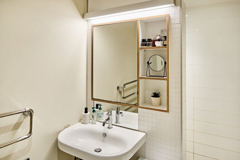 Photo of property in Piermont Apartments, 2h/82 Cable Street, Te Aro, Wellington, 6011