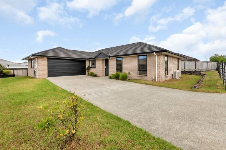 Photo of property in 18 Ocean View Rise, Ruakaka, 0116