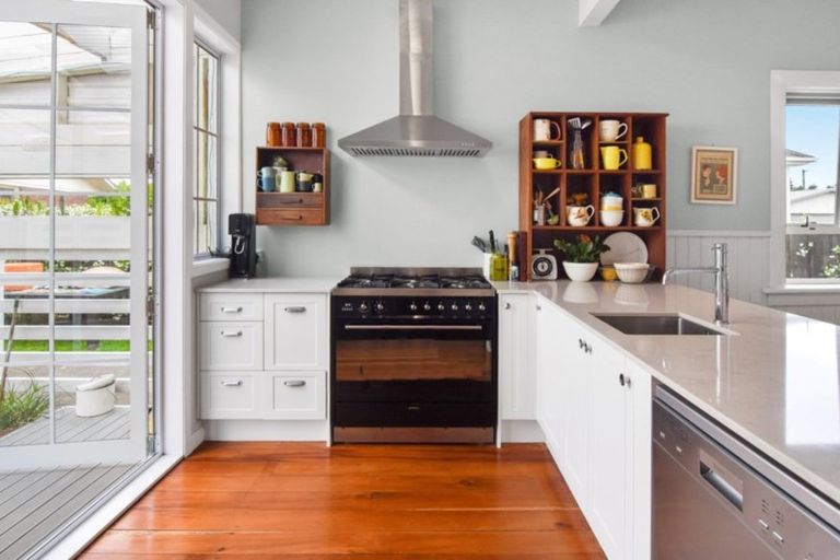 Photo of property in 14 Bains Avenue, Hamilton East, Hamilton, 3216