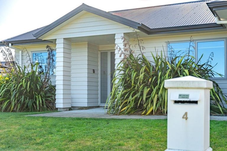 Photo of property in 4 Gallipoli Place, Paraparaumu, 5032