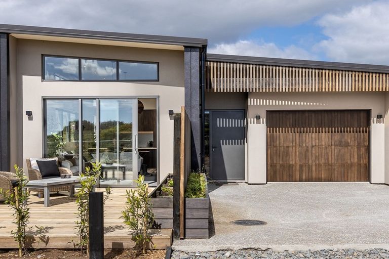 Photo of property in 8 Mirek Street, Waikanae, 5036