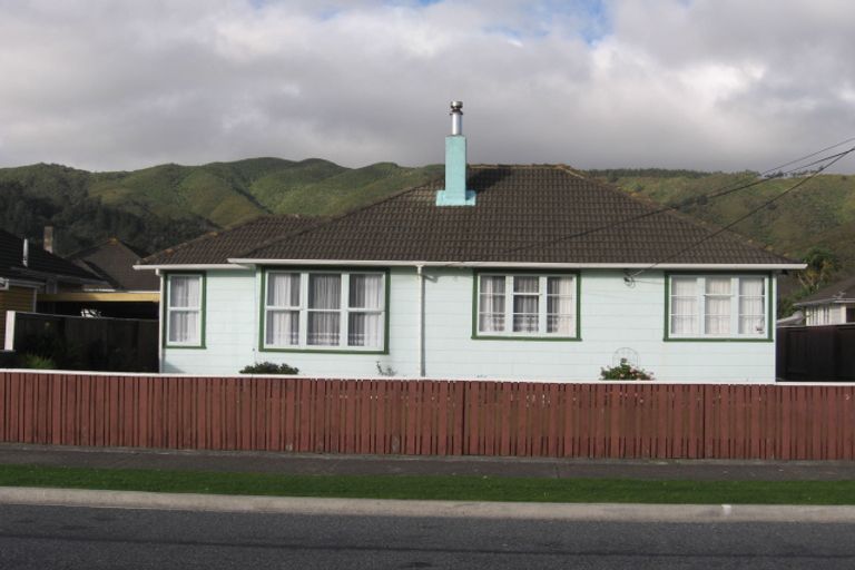 Photo of property in 5 Strand Crescent, Naenae, Lower Hutt, 5011