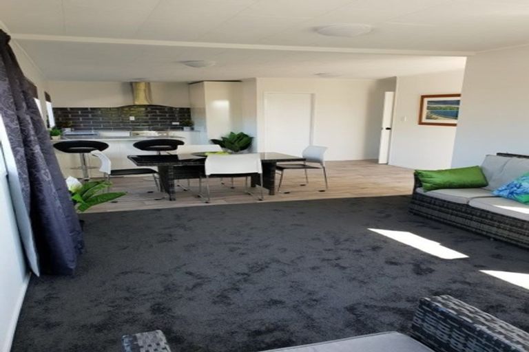 Photo of property in 1/5 Senecio Place, Weymouth, Auckland, 2103