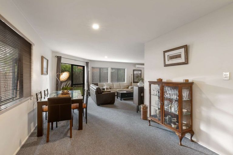 Photo of property in 8/37 Fields Parade, Oteha, Auckland, 0632