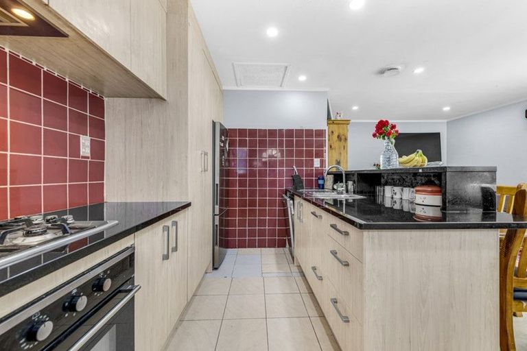 Photo of property in 2/55 Ennis Avenue, Pakuranga Heights, Auckland, 2010