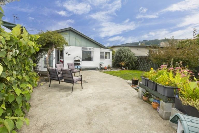 Photo of property in 5 Parera Grove, Heretaunga, Upper Hutt, 5018