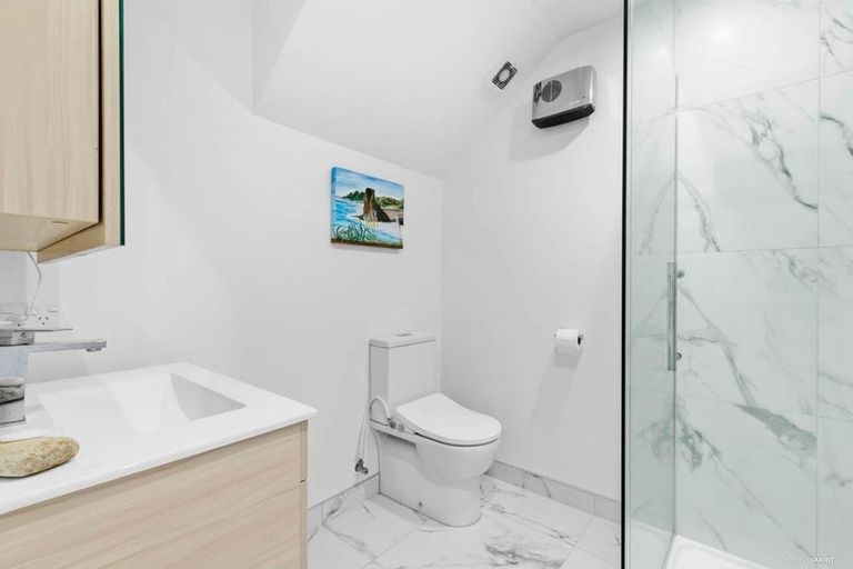 Photo of property in 4/7 Flanshaw Road, Te Atatu South, Auckland, 0610