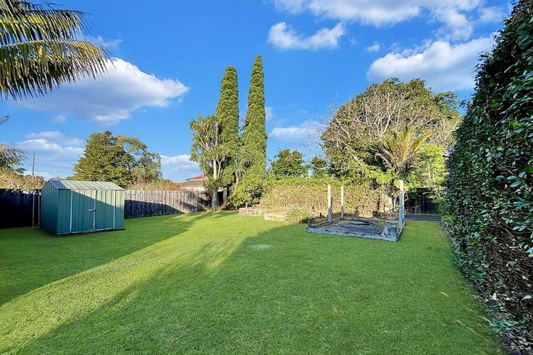 Photo of property in 12 Waterfront Road, Mangere Bridge, Auckland, 2022