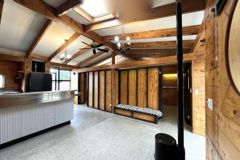 Photo of property in 102 Seaview Road, Paraparaumu Beach, Paraparaumu, 5032