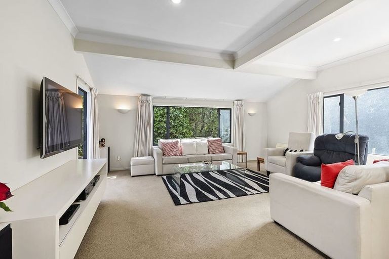 Photo of property in 18 Oxford Street, Tawa, Wellington, 5028