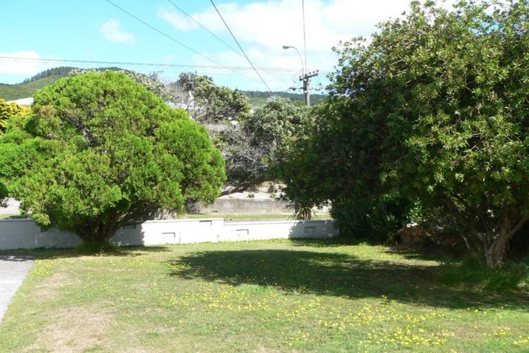 Photo of property in 57 Redwood Avenue, Tawa, Wellington, 5028