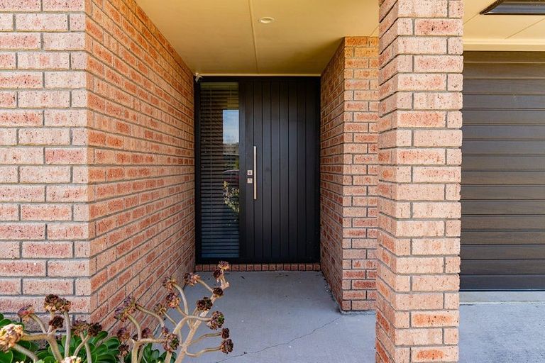 Photo of property in 136 Golden Shore Place, Coromandel, 3506