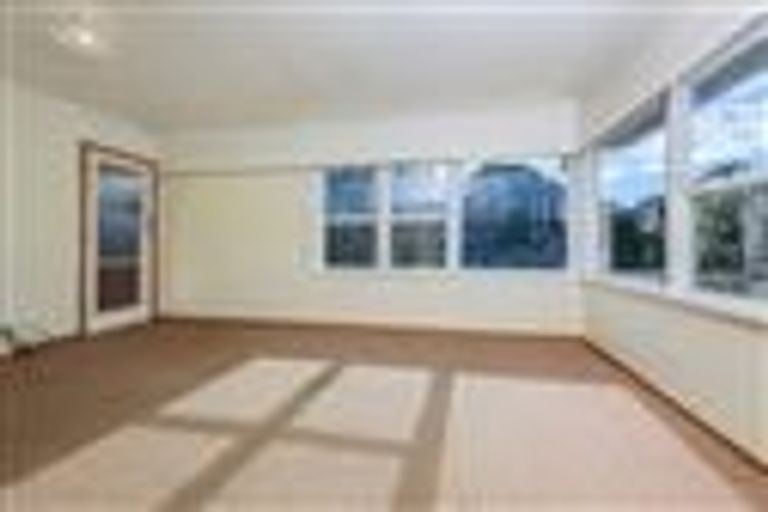 Photo of property in 5 Woodglen Road, Glen Eden, Auckland, 0602