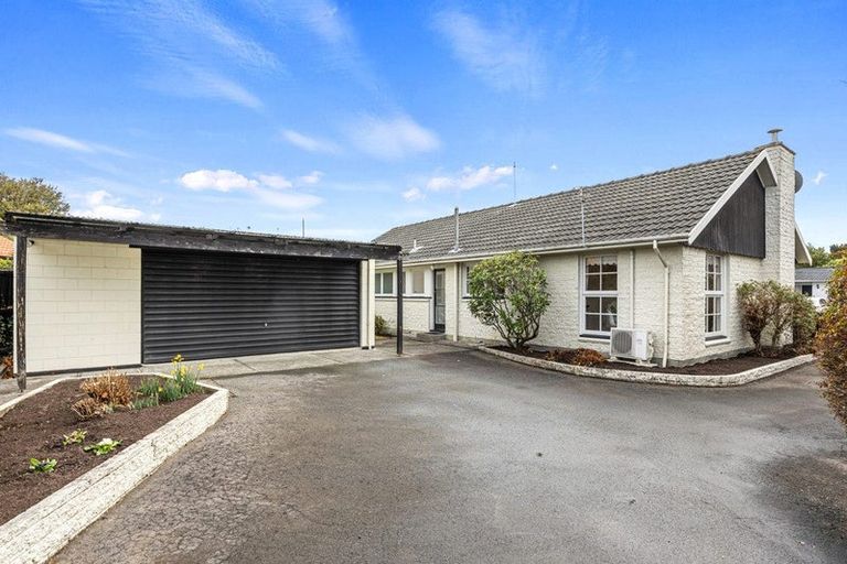 Photo of property in 7 Lombard Place, Avonhead, Christchurch, 8042